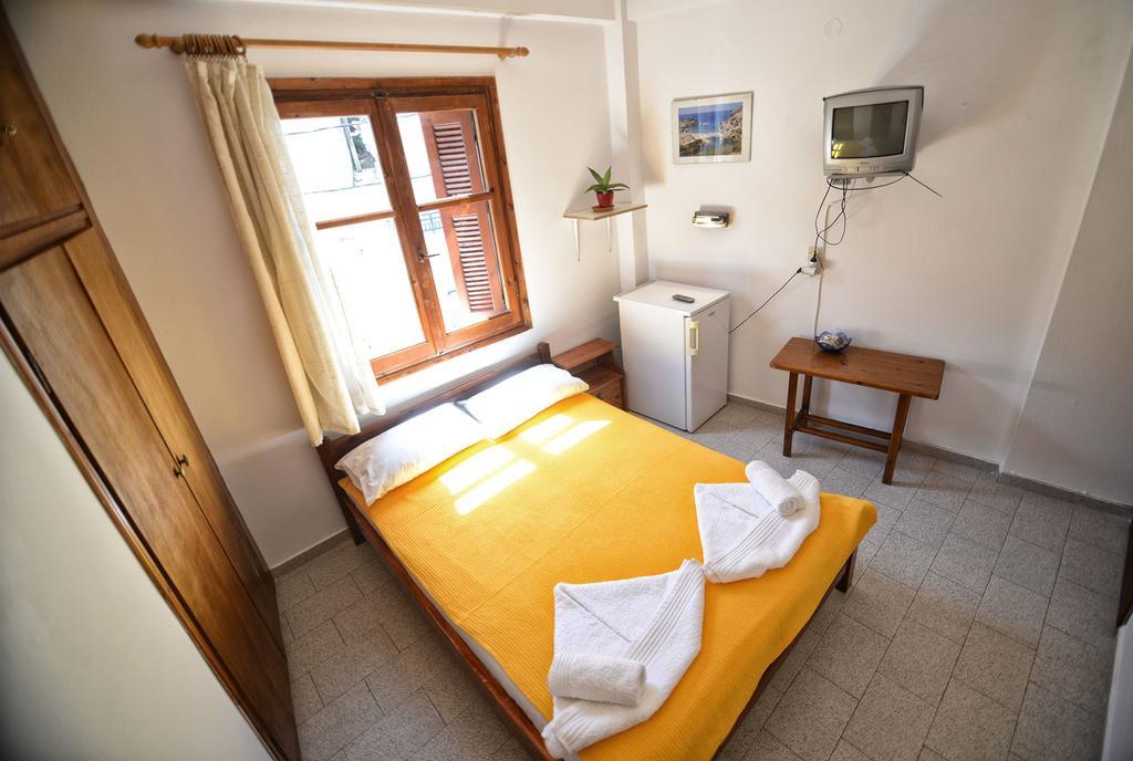 To Gefyraki Rooms Ágios Kírykos Habitación foto